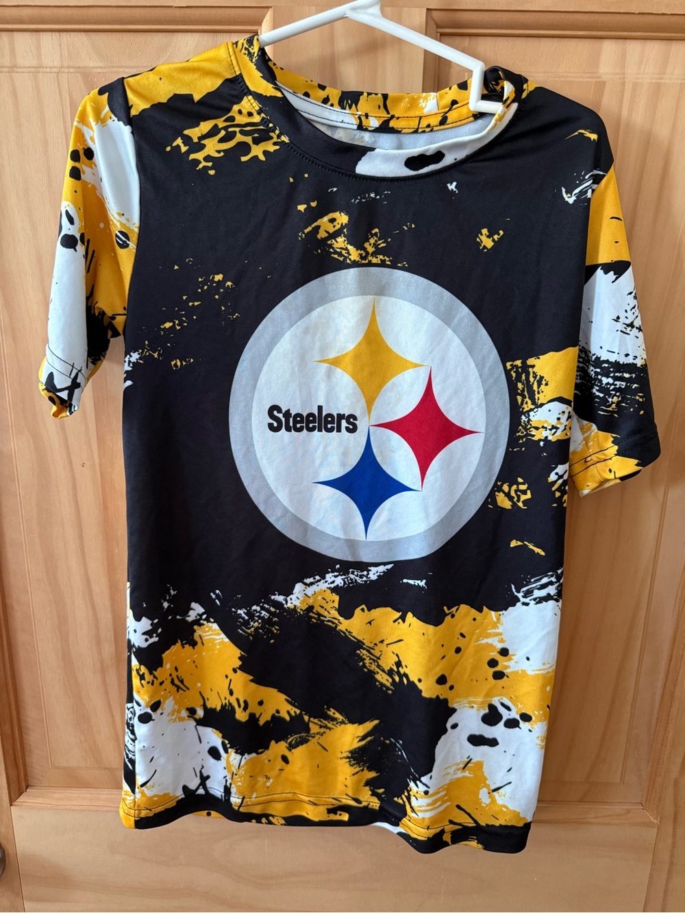 Boys Size Small (8) Pittsburgh Steelers Camo T-Shirt. Has Stains On Logo, See Pi